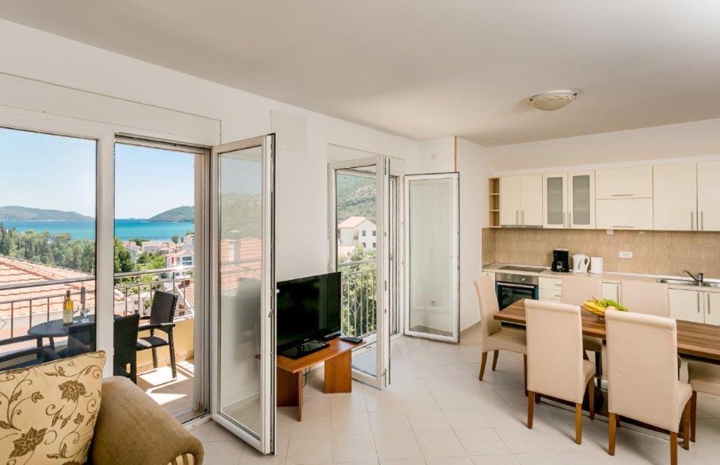 Apartments Lille Herceg Novi Exteriér fotografie